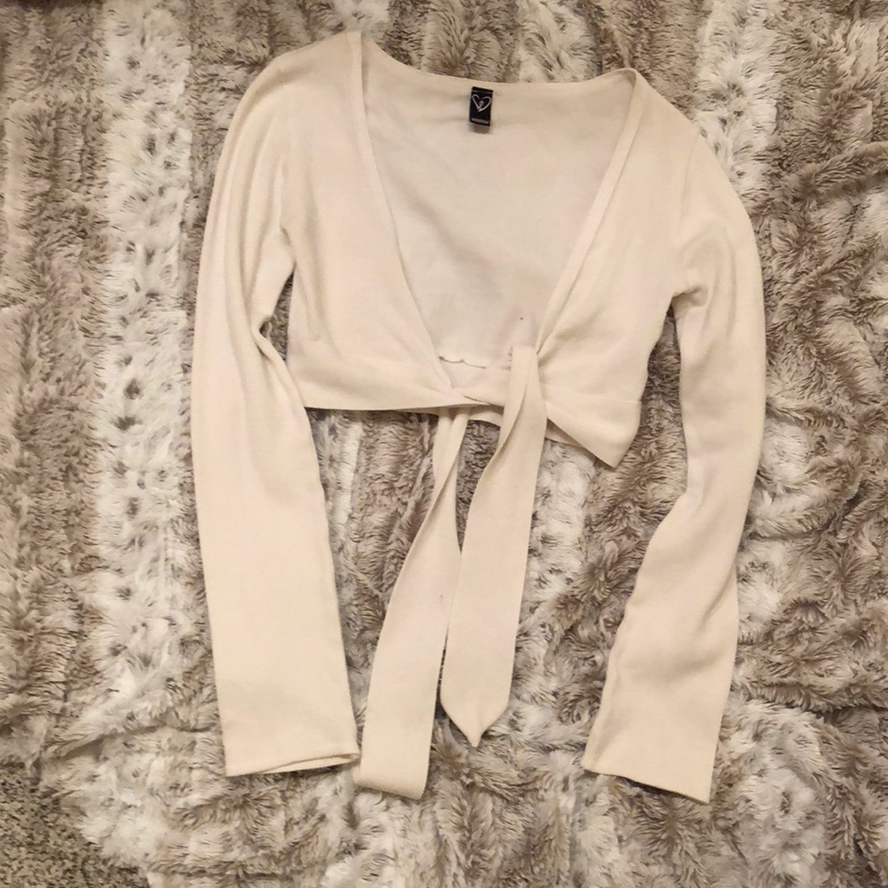 Windsor Cream short sweater.